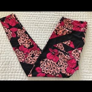 EUC LuLaRoe Leggings TC Tall Curvy Black Pink Flrl